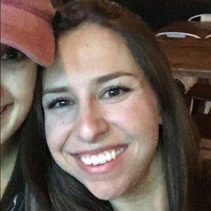 Meet your Posher, Caitlin